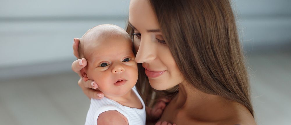 młoda matka z dzieckiem