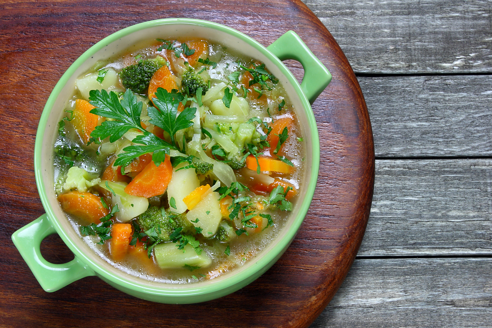 Food soup. Суп минестроне Веганский. Для супа. Постный овощной суп. Суп картофельный вегетарианский.